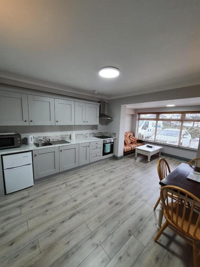 Brookville Guesthouse Тъламор Екстериор снимка