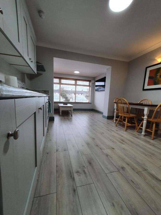 Brookville Guesthouse Тъламор Екстериор снимка